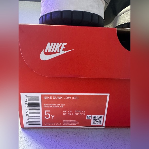 Nike Dunk Low (GS)- youth size 5Y - Picture 5 of 13